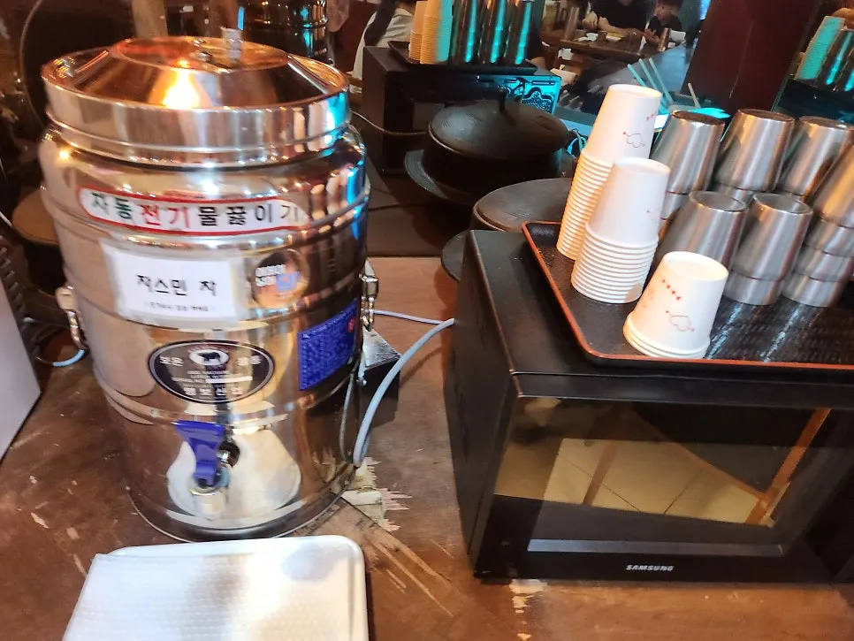 有茉莉花茶的Dongbaek自助吧