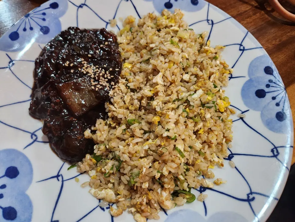 份量豐富的Dongbaek炒飯