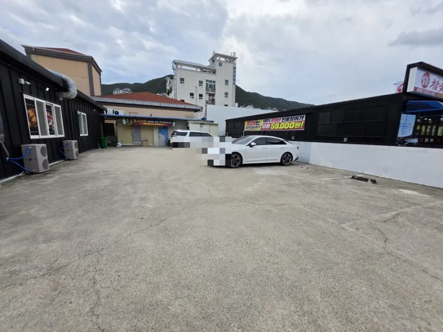 Parking lot next to Dosi Crab Gimhae Branch