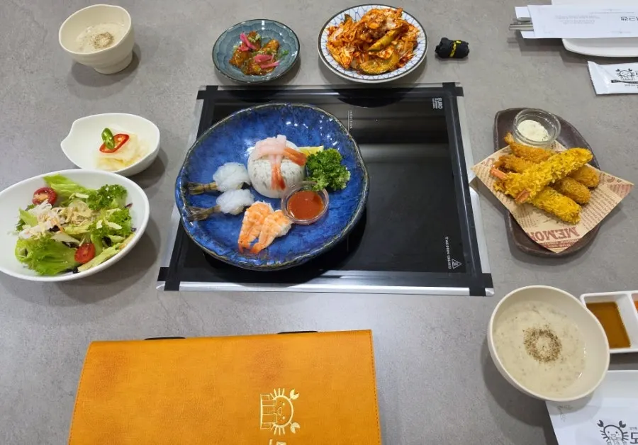 Menu board for fried rice and snow crab ramyeon