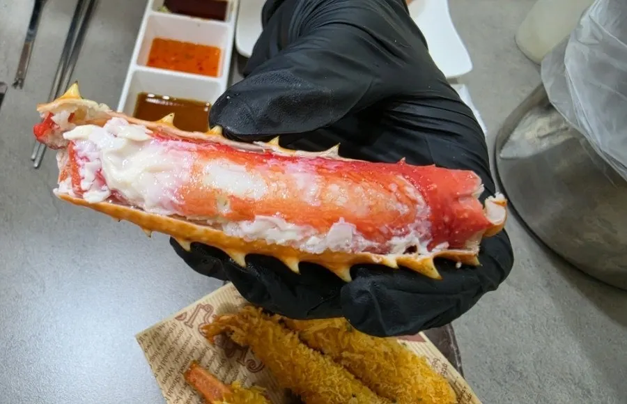 Information sign describing the brown king crab