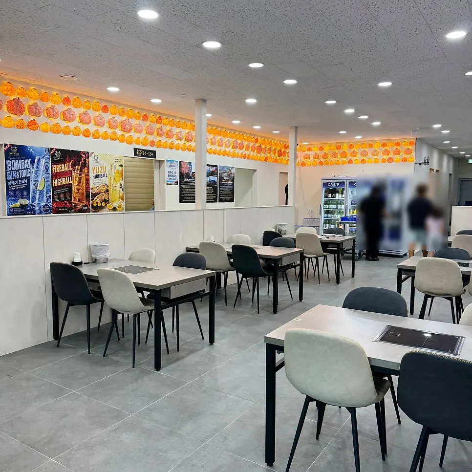 도시크랩 김해점 넓은 홀 내부
