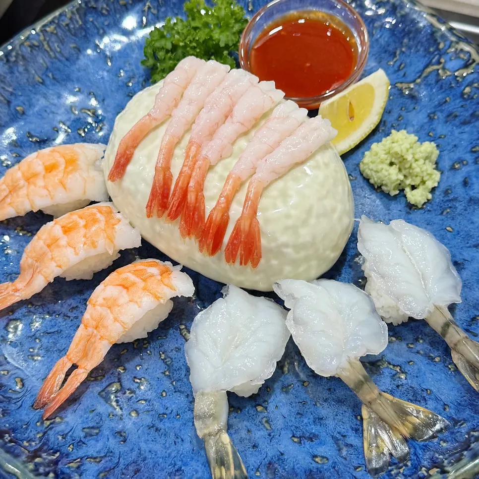 상차림과 함께 나온 김치 두 가지