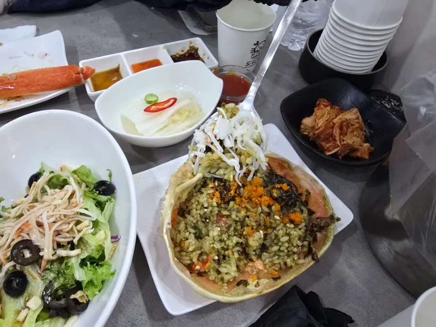 대게살 토핑 게딱지 볶음밥