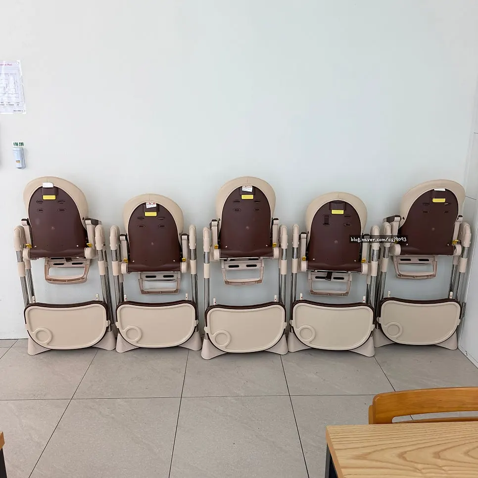Restaurant with baby chairs available