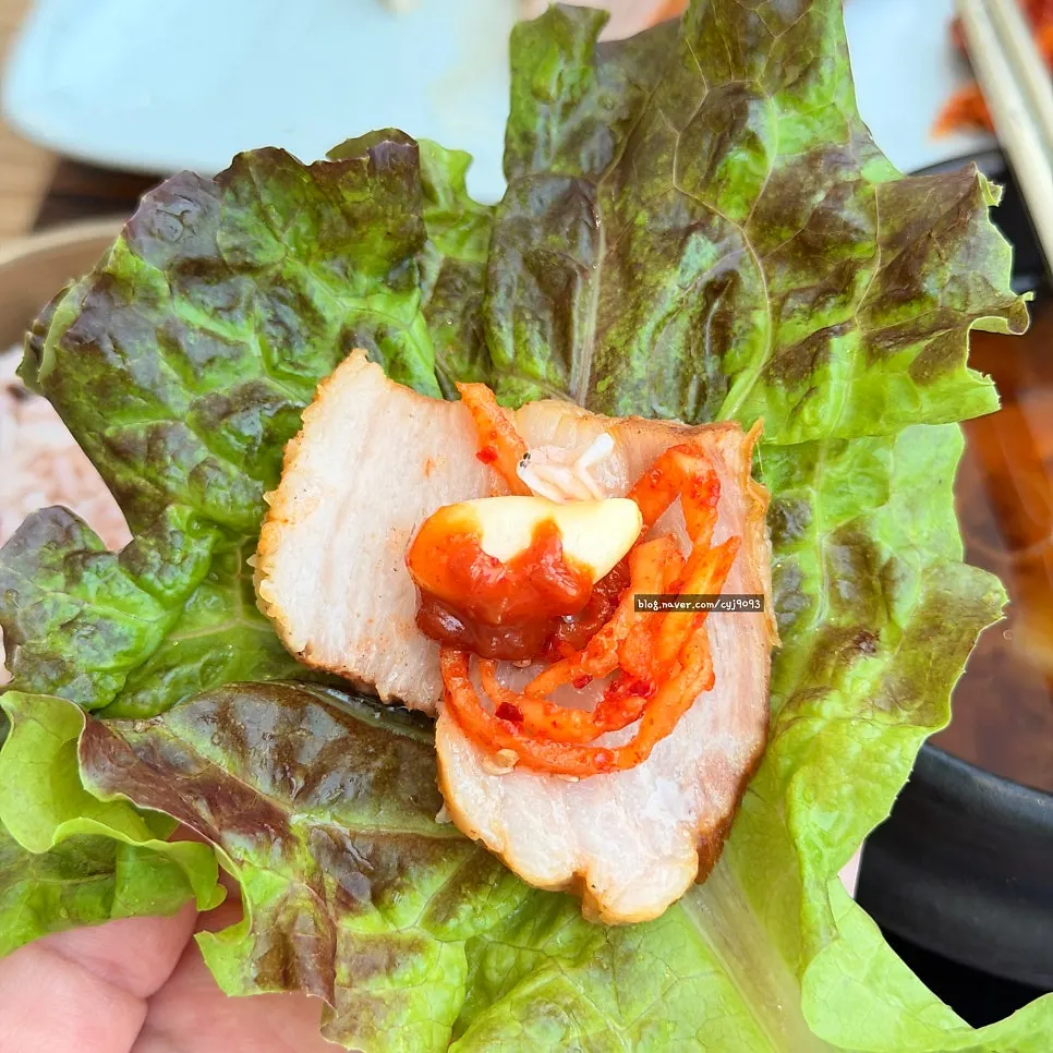 Shredded radish salad and kimchi sides