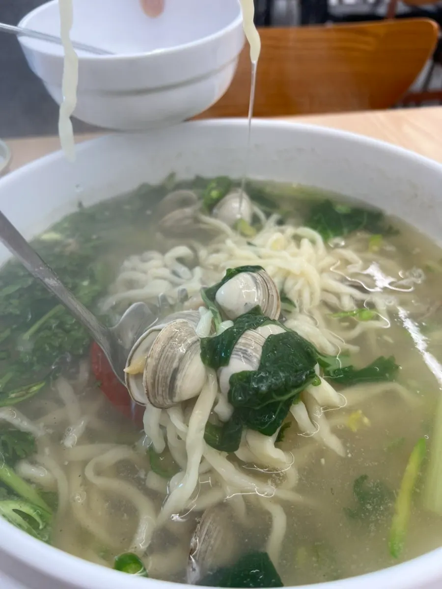 Refreshing clam broth