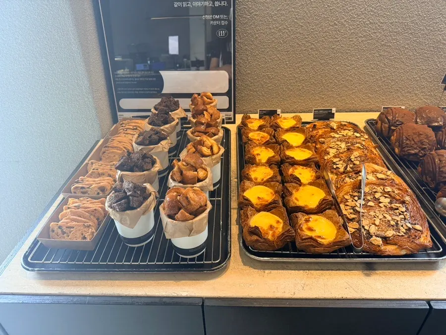Bakery display case at Peer a Peer