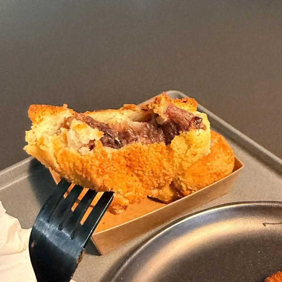 Close-up of the bread ordered at Peer a Peer