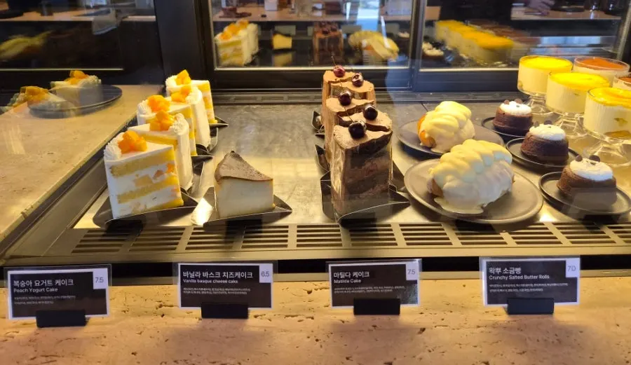 Bakery display case at Peer a Peer