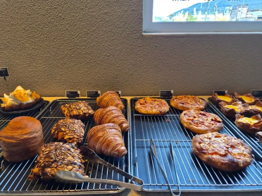 Bread corner next to the counter at Peer a Peer