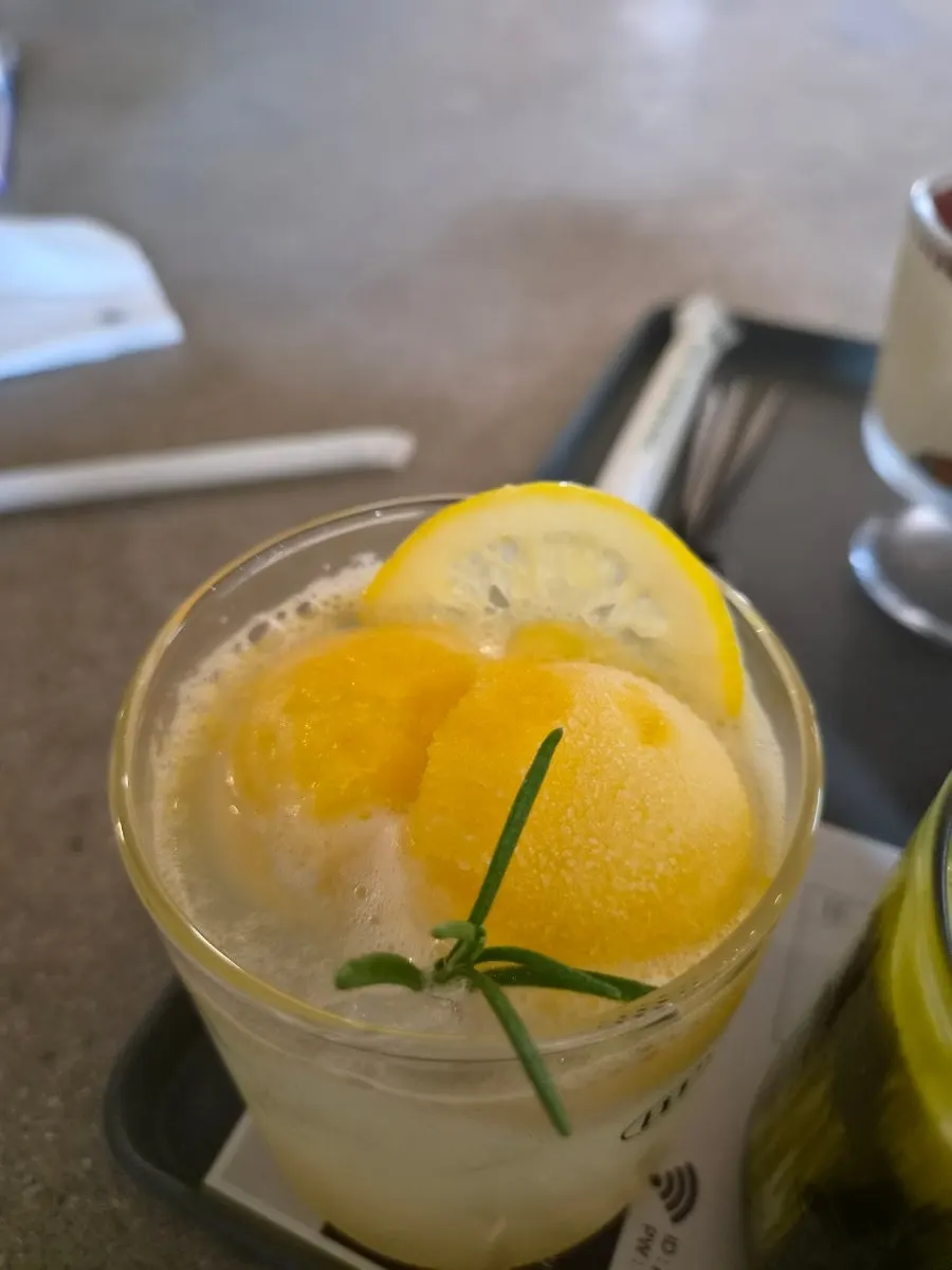 Americano, matcha latte and mango lemon ade at Peer a Peer