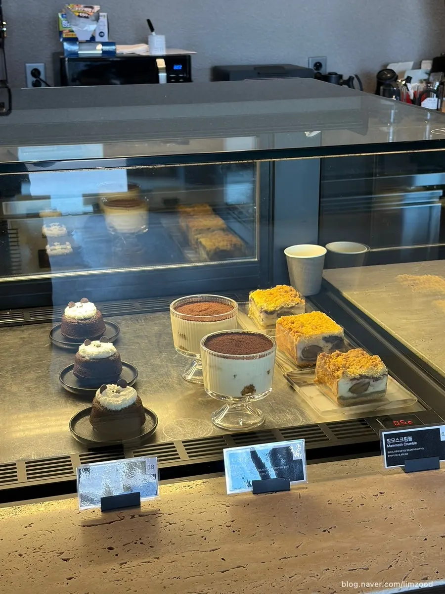 피어어피어 빵 진열 모습