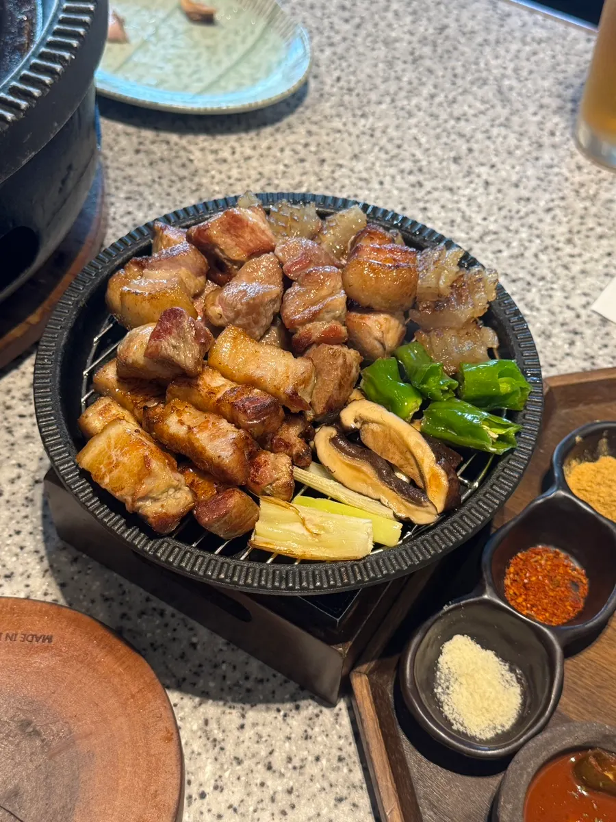 Finished grilled meat placed on the mini brazier