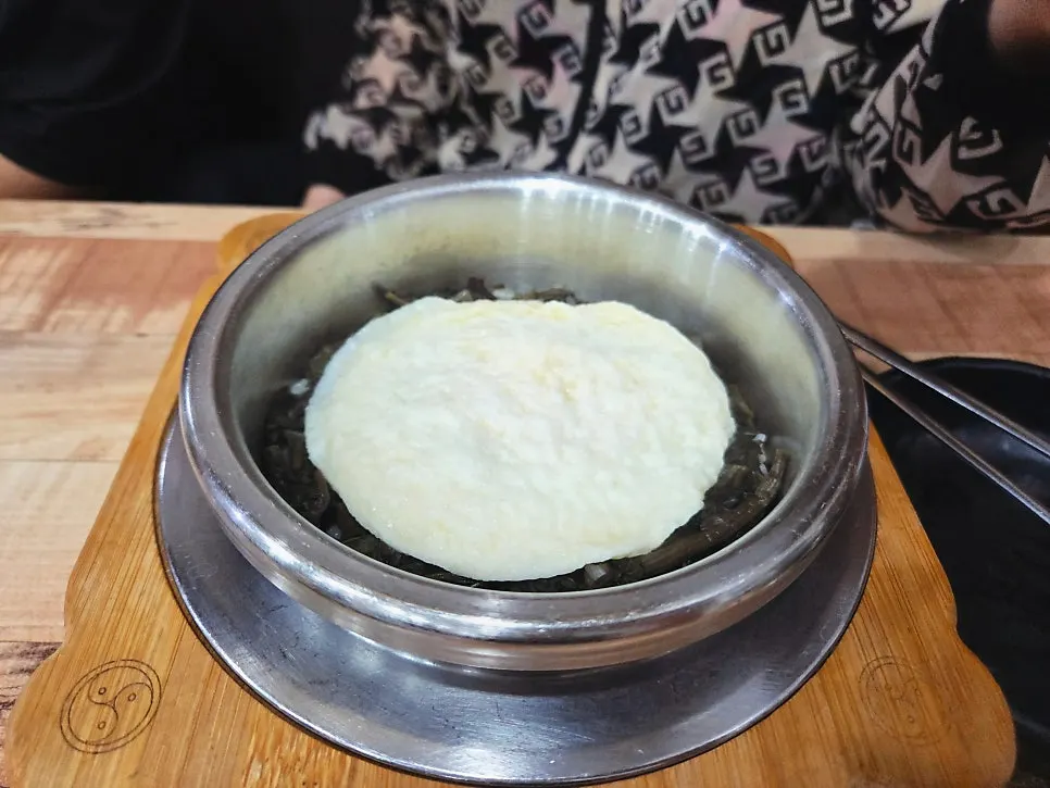 Gondre egg sotbap topped with egg