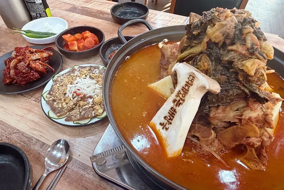 2인 감자탕 대가 한상 상차림