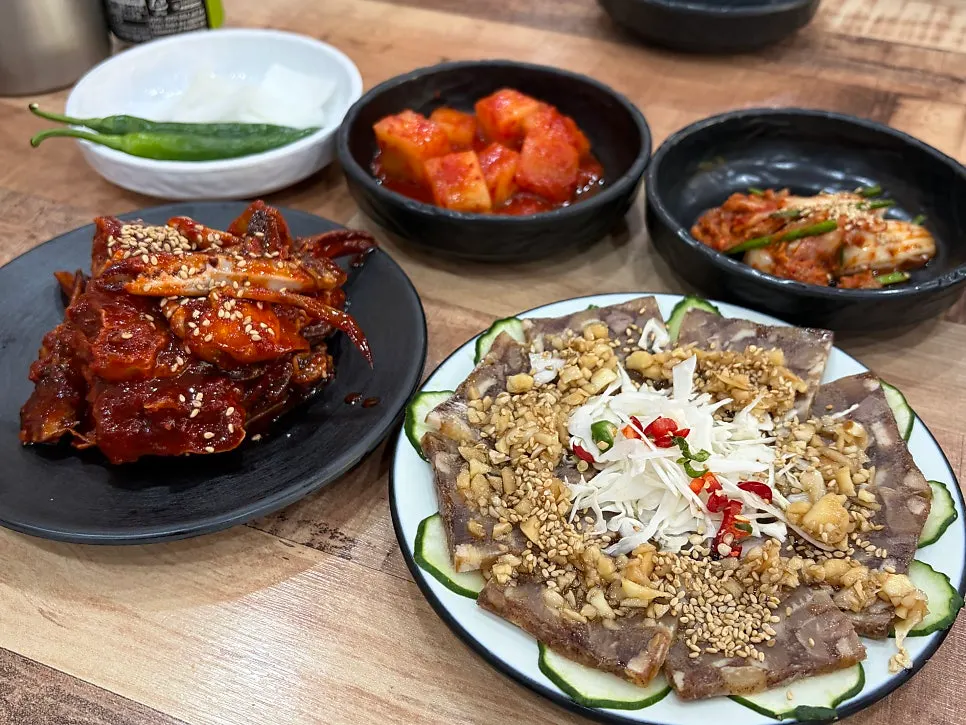 주문한 감자탕 대가 한상 구성