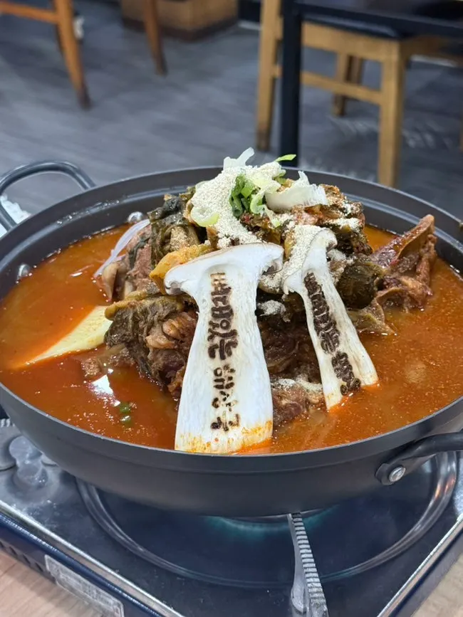 기본으로 나온 편육 한 접시