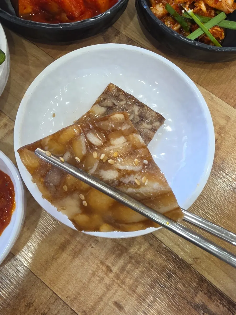 기본찬으로 제공되는 수제 편육