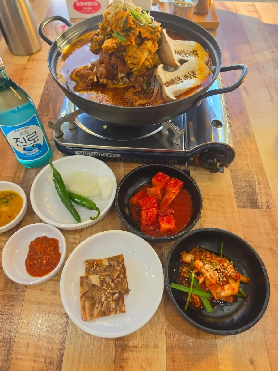 감자탕의 넉넉한 뼈와 살점