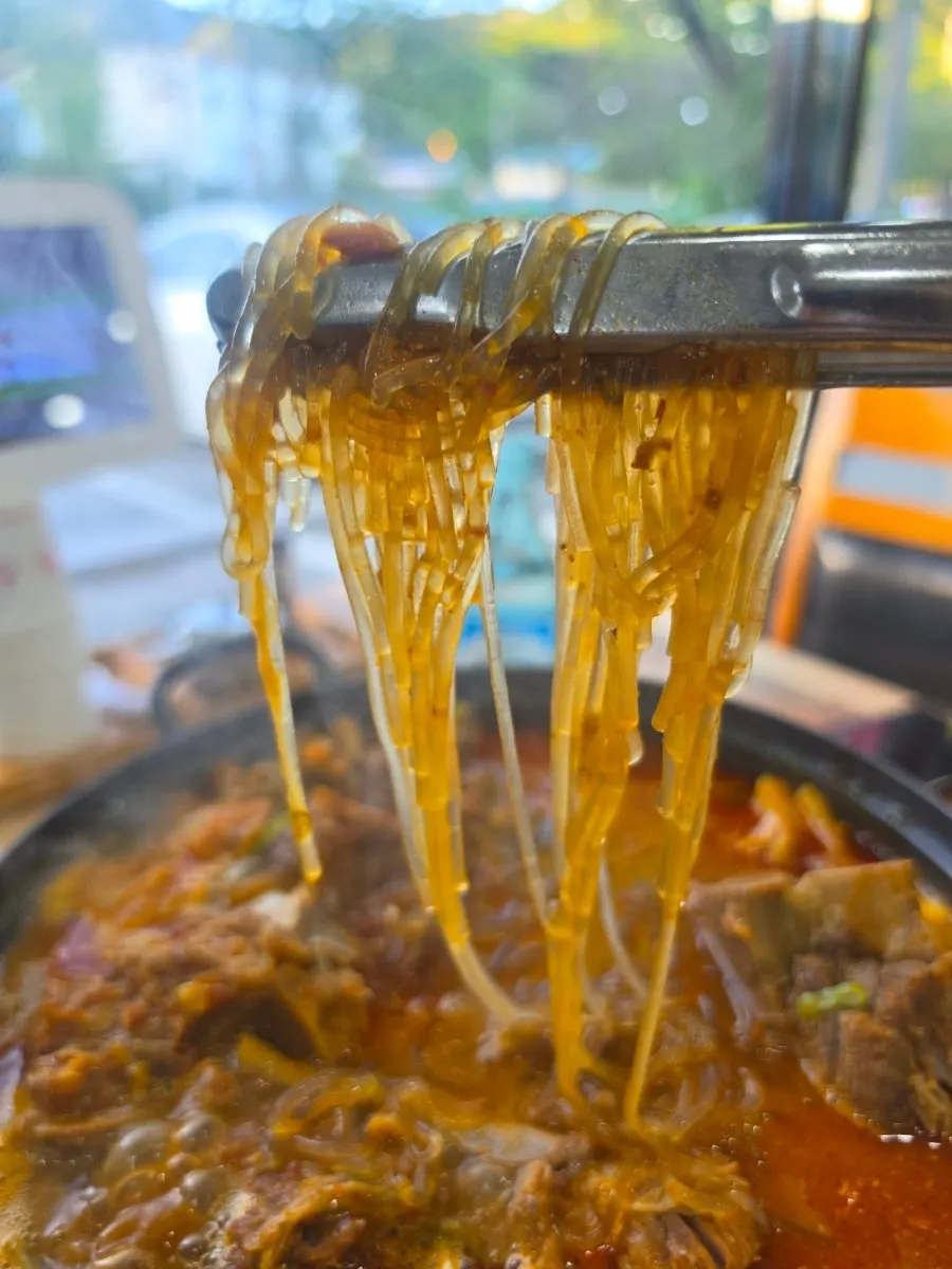 무한 리필 라면 사리를 넣은 감자탕