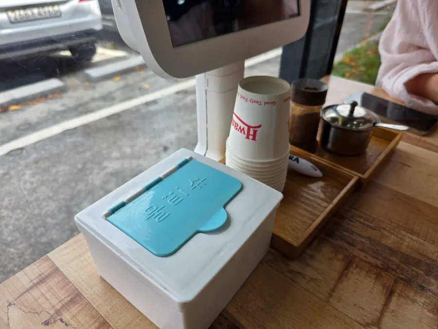 주문을 마친 테이블 세팅