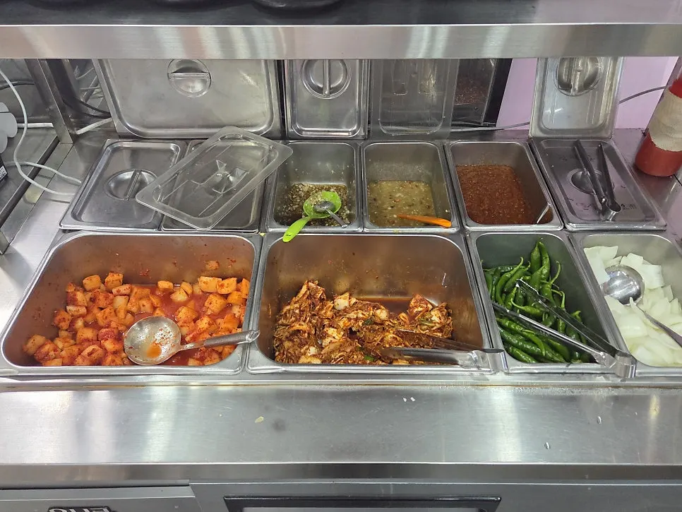 The self-serve side dish bar
