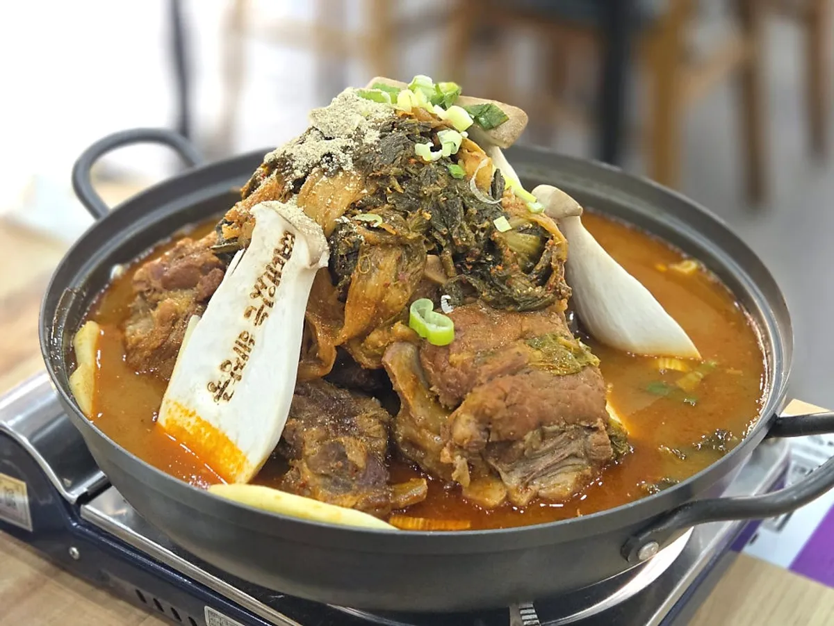 The 3-person gamjatang set in one pot