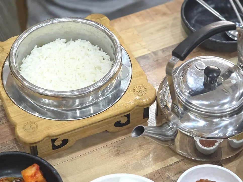 Sotbap served with scorched-rice tea