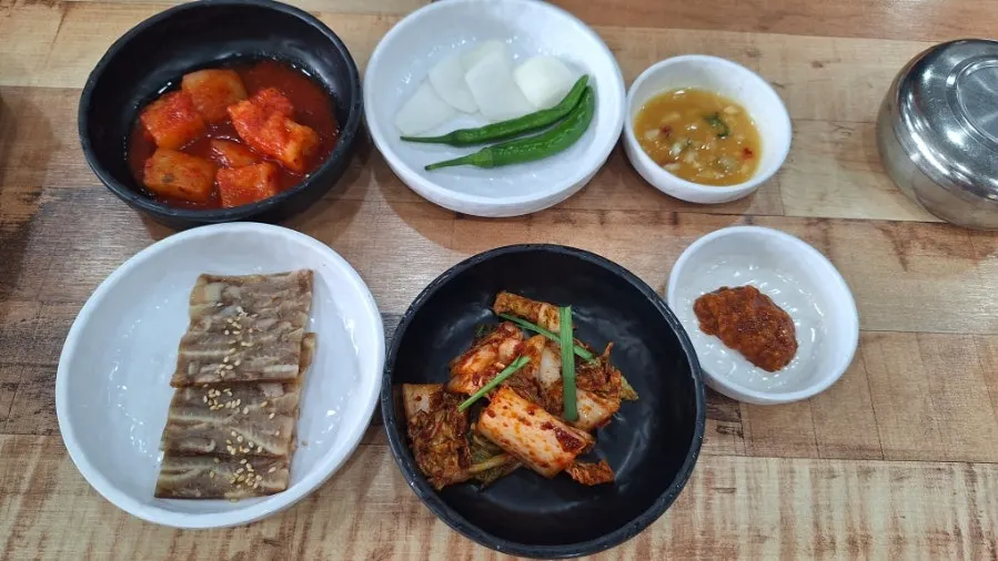 셀프바 리필이 가능한 기본찬 한상