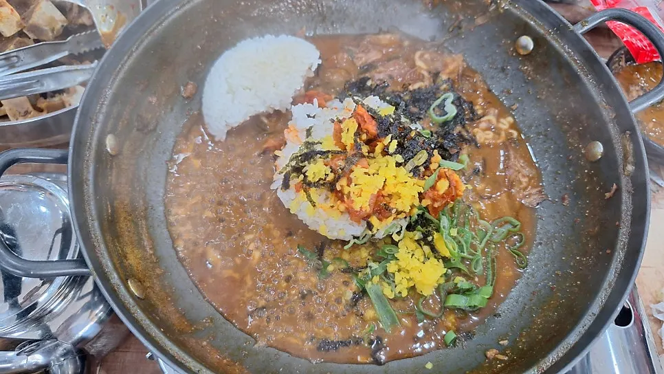 남은 국물로 볶은 셀프볶음밥