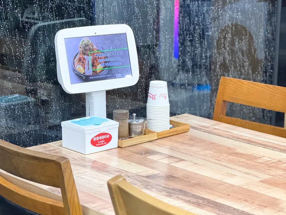 Extra menu board with pyeonyuk, seasoned crab and more