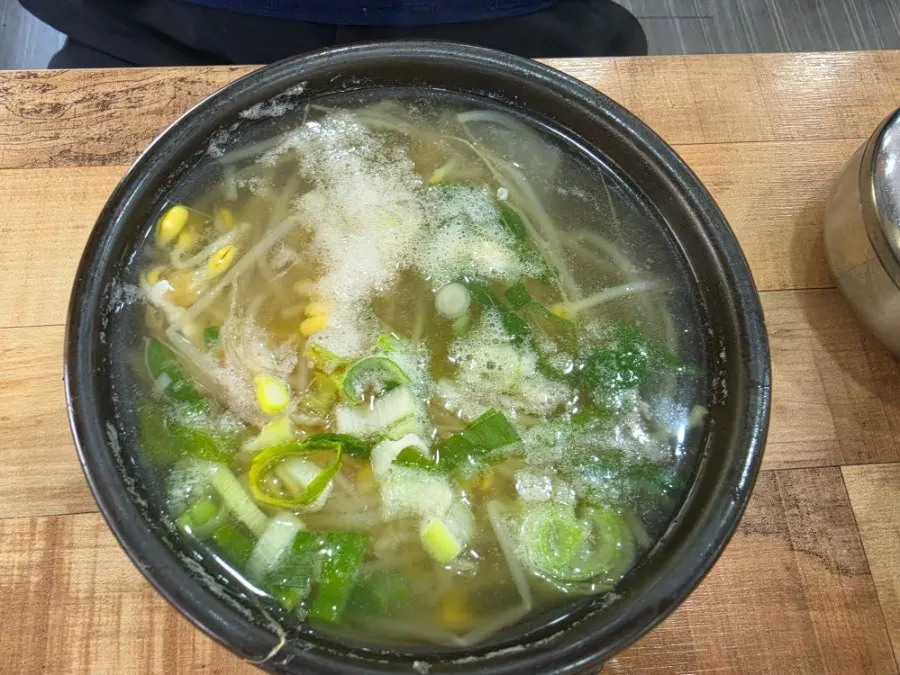 맑고 시원한 국물의 황태해장국