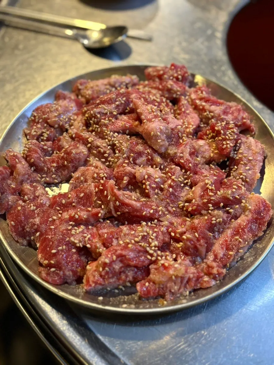 Charcoal grill with strong heat