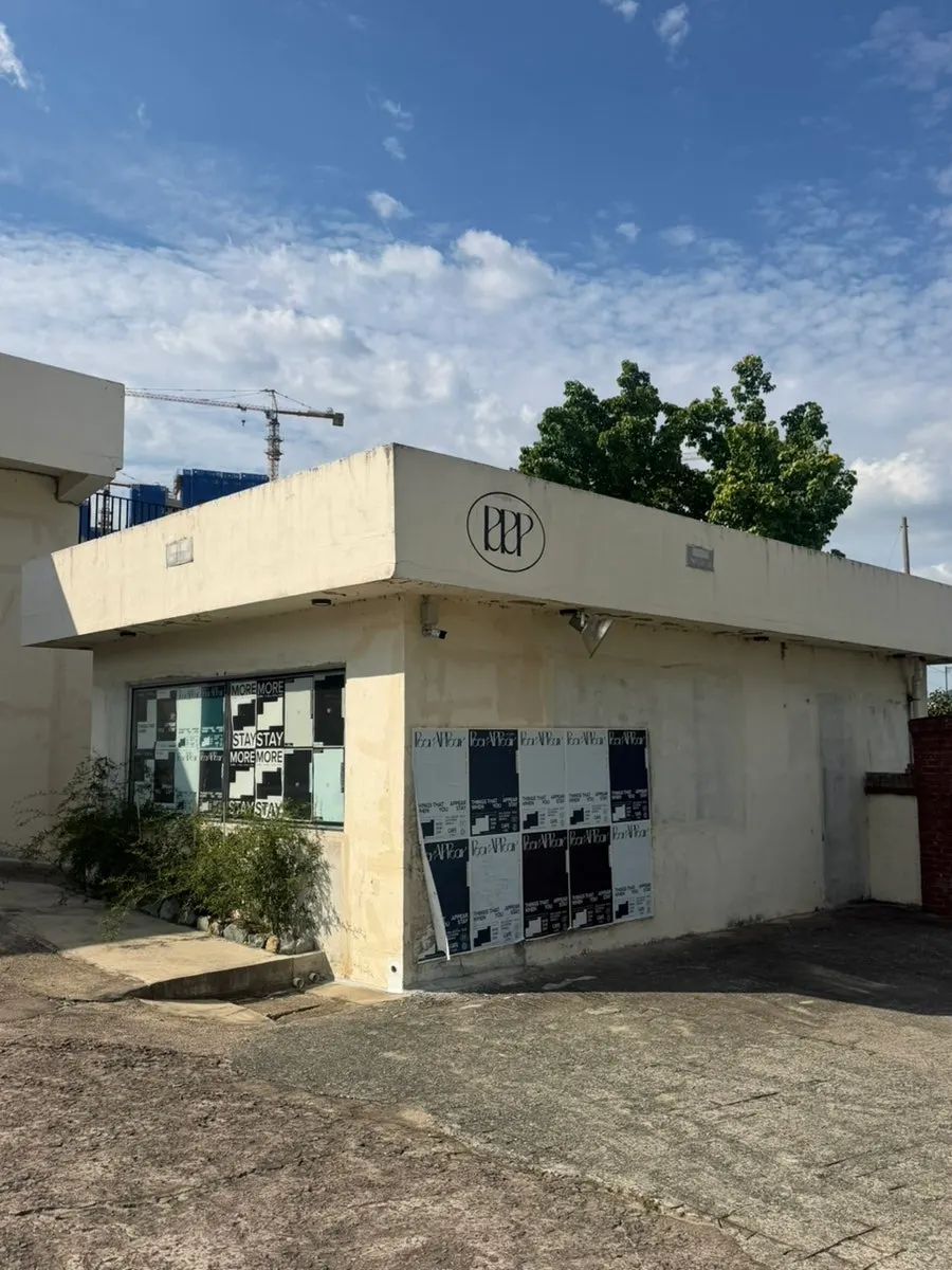 Café exterior with ivory and black accents