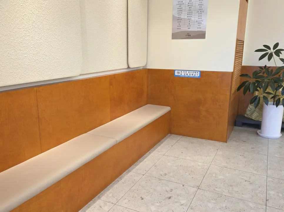 Gaya Kkeutjip waiting area