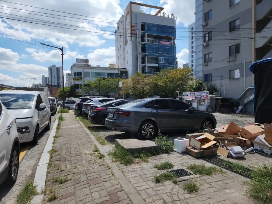 Dedicated parking space for Gaya Kkeutjip