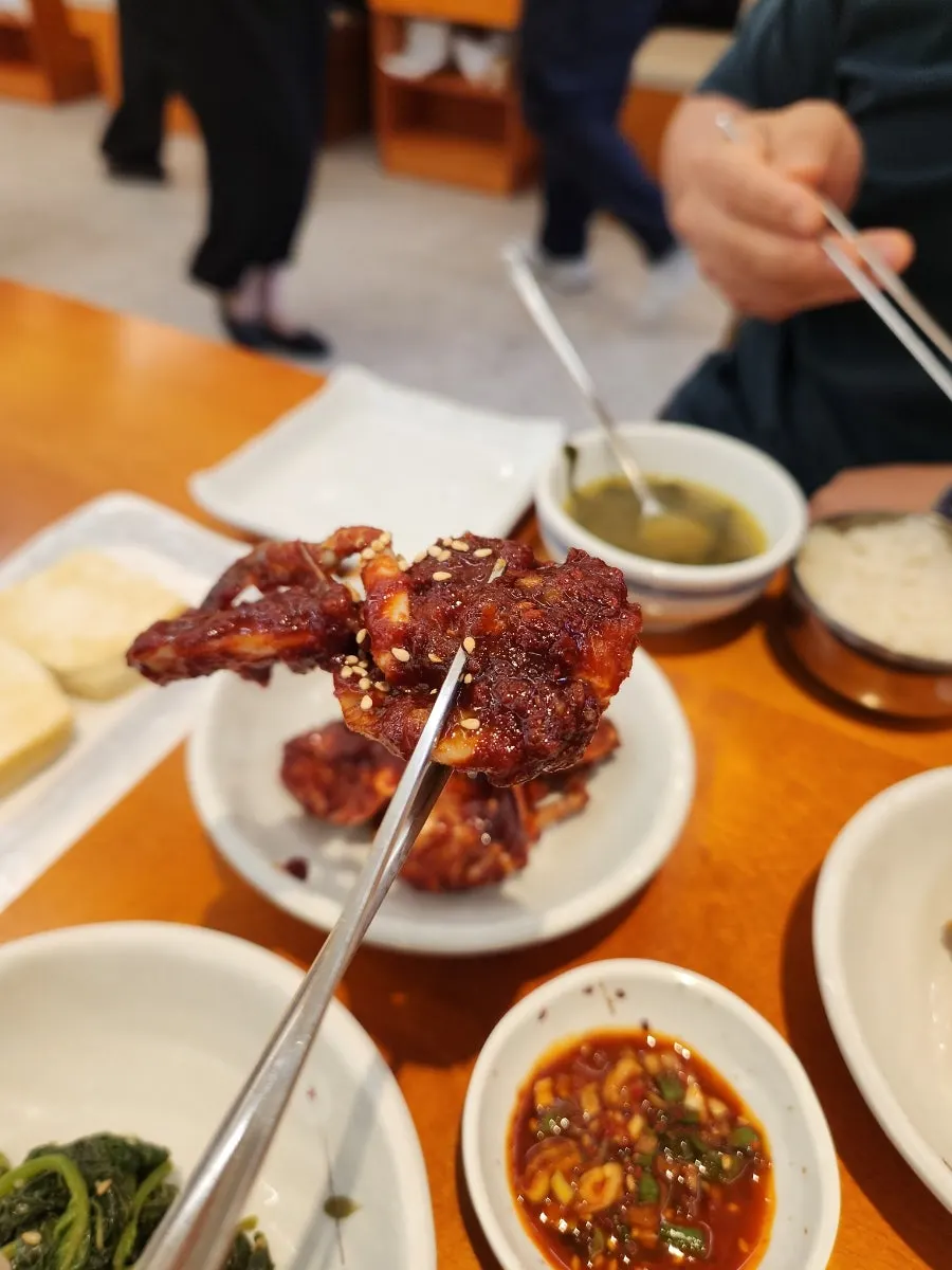 Dishes beginning to be served on the table