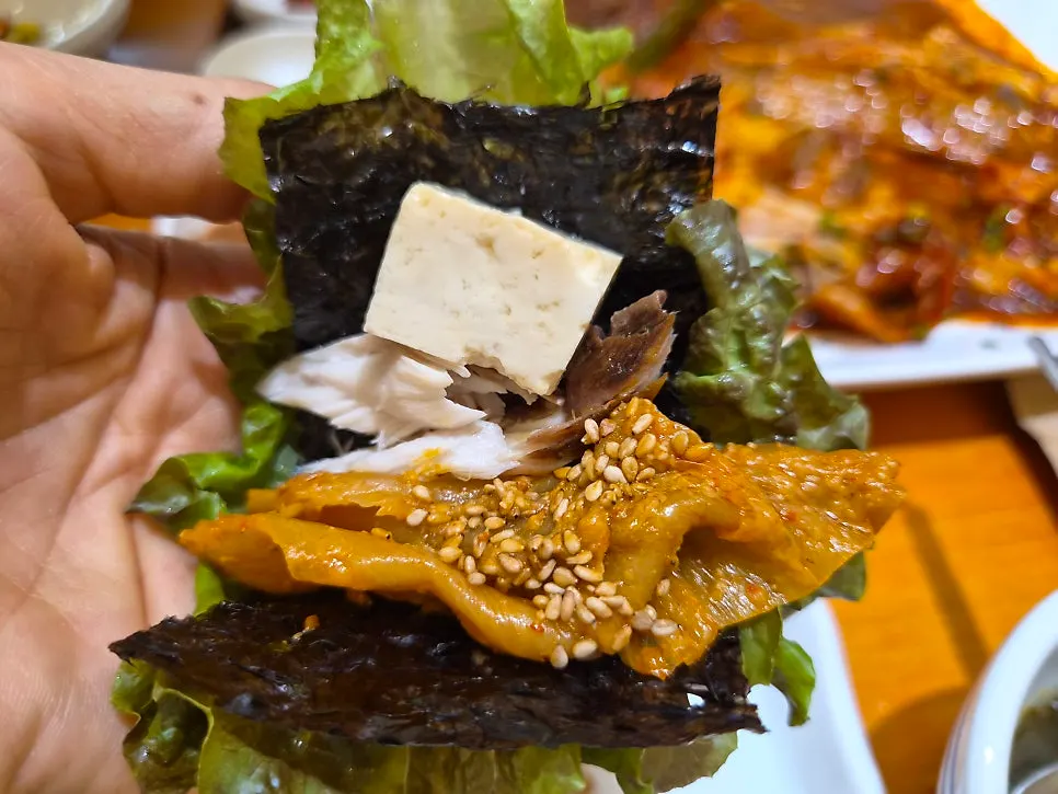 가오리 살을 올린 쌈
