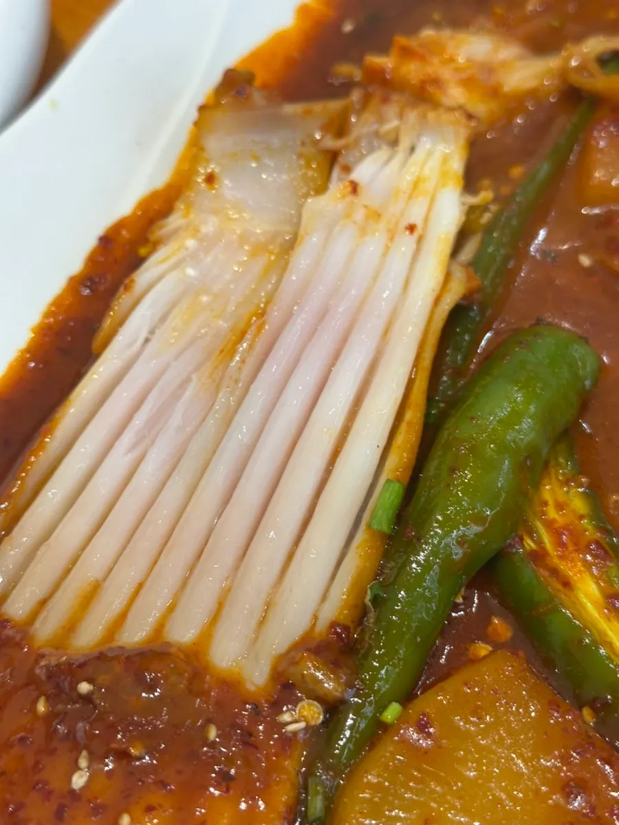 Ray meat and sauce piled onto lettuce for a wrap