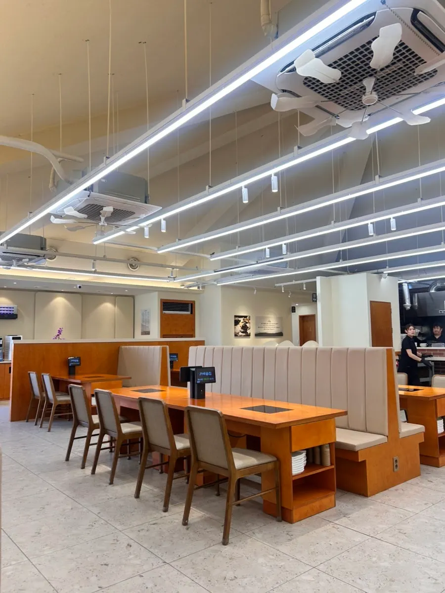 Spacious tables inside Gaya Kkeutjip