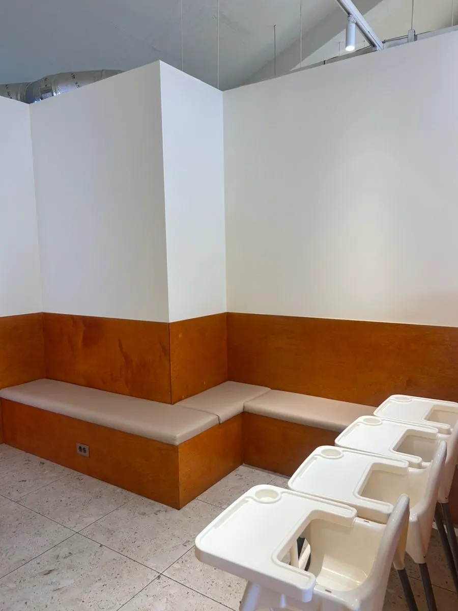 Waiting area on one side of Gaya Kkeutjip