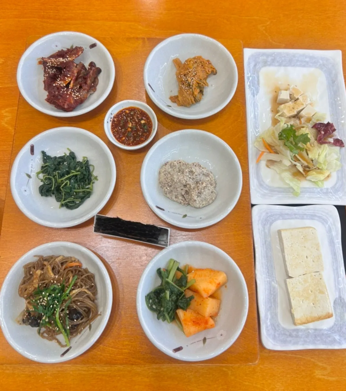 Full spread of the Gaya Kkeutjip C-set steamed ray meal