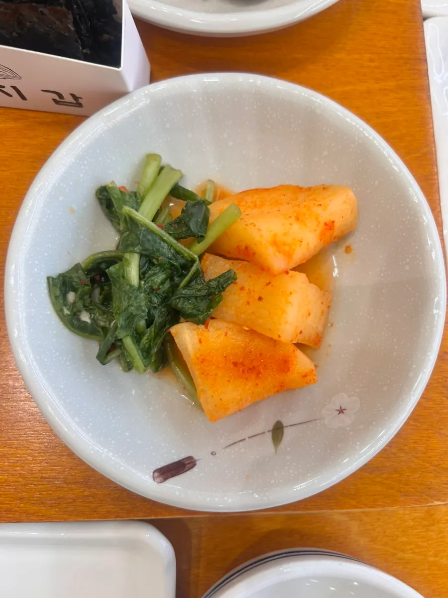 Crunchy kkakdugi side dish