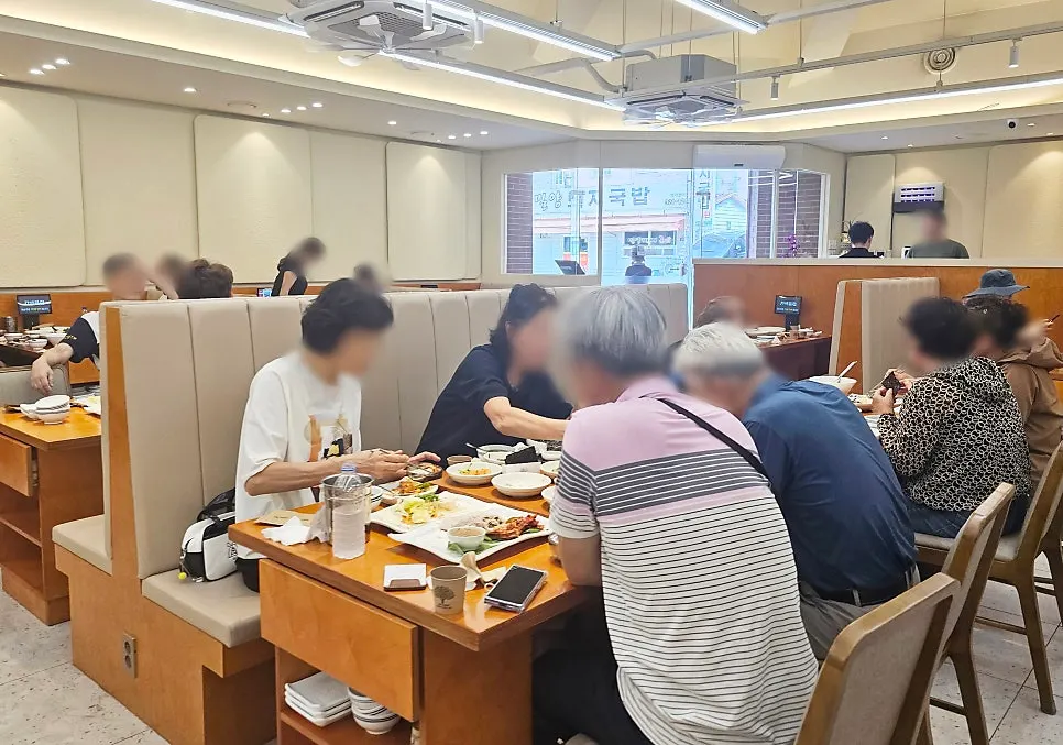 가야끝집 매장 좌석 풍경