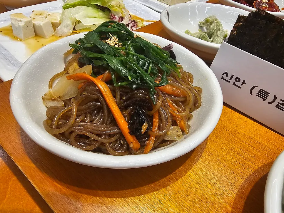 가야끝집 B정식에 나온 여러 가지 밑반찬