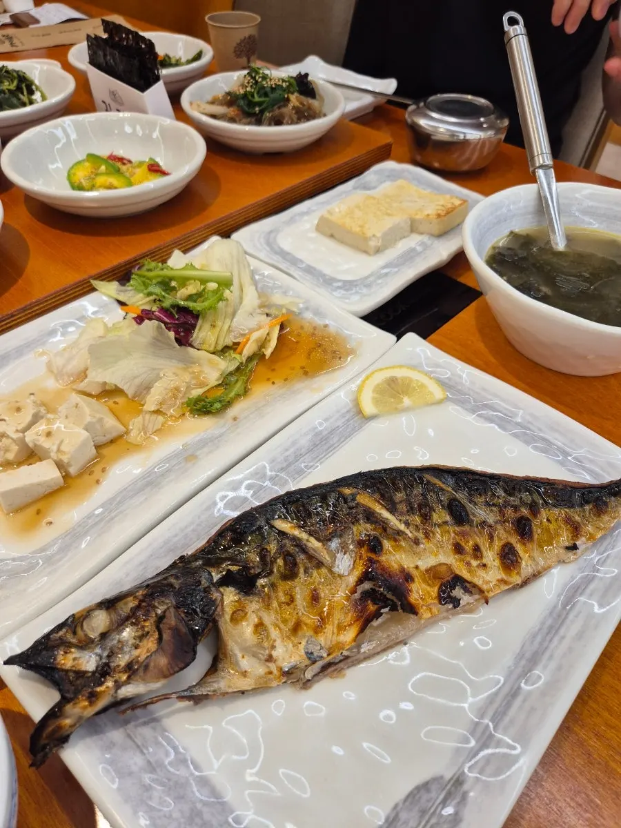정식과 함께 나온 미역국