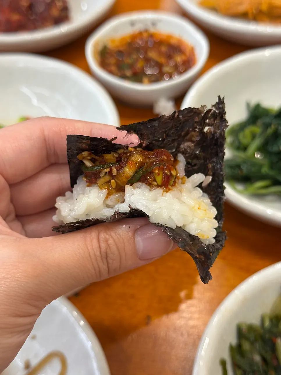 밑반찬으로 나온 애호박과 나물