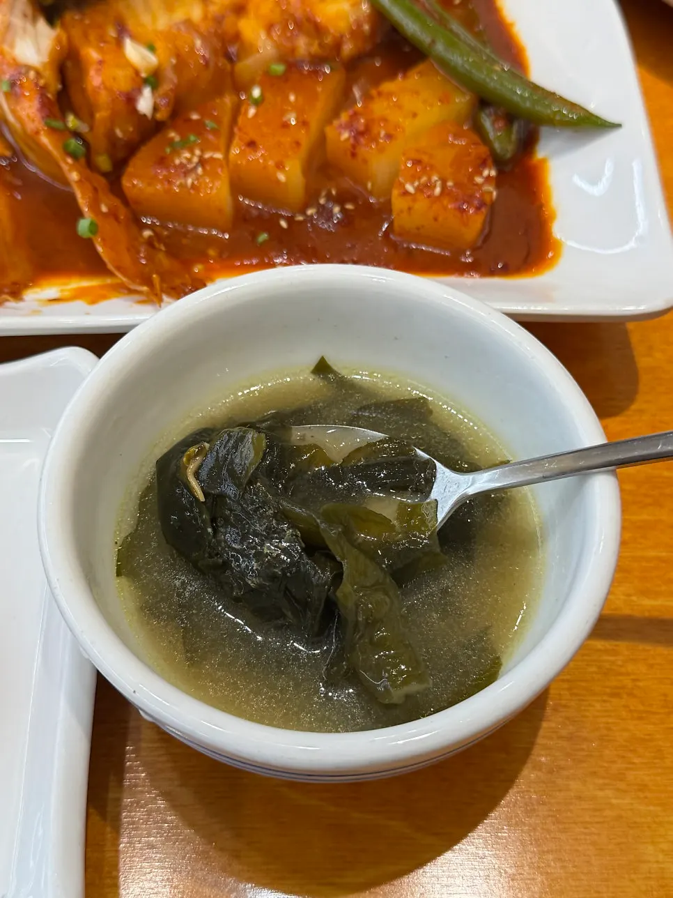 김과 간장, 밥을 곁들인 상차림