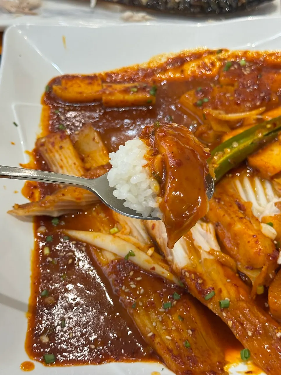 떡과 무가 함께 들어간 가오리찜